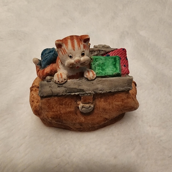 Vintage Peter Fagans Tabby Cat kitty in Dr bag made in Scotland paperweight - Picture 1 of 6